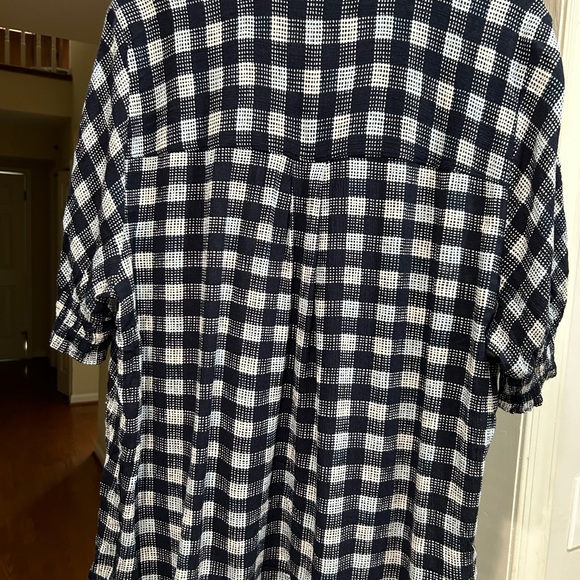 Pretty dark blue checked EUC Lane Bryant blouse, size 20 - Picture 2 of 3